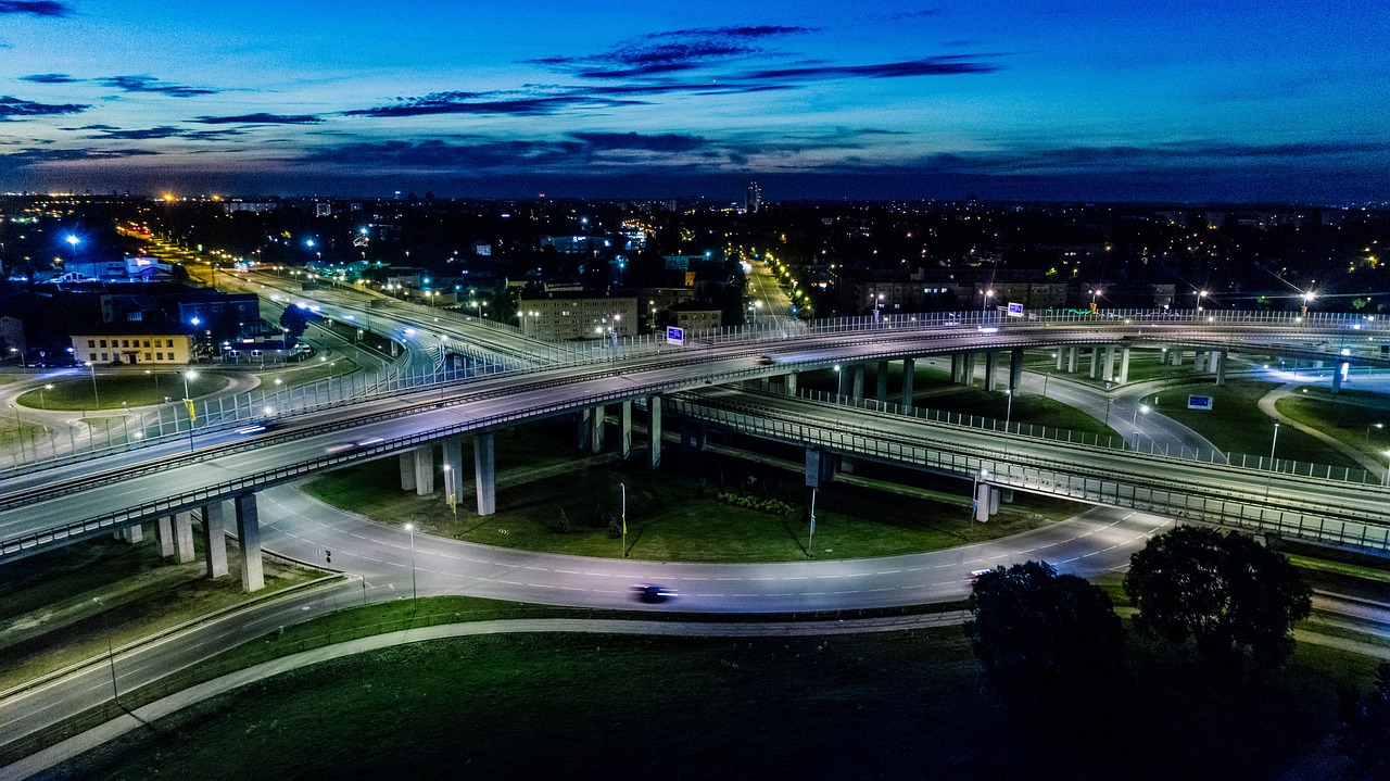 2024年新奥开什么今晚益阳街上的一路车，城市脉络中的流动风景，城市脉络中的流动风景，益阳街头的未来一路车与2024新奥之夜