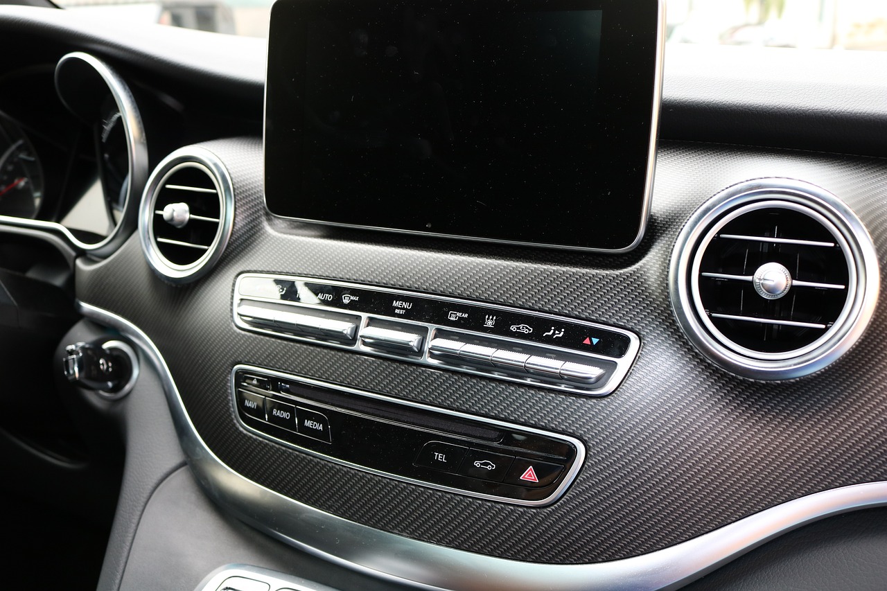 全新BMW 330i 2025方向盘，驾驶革命的新篇章